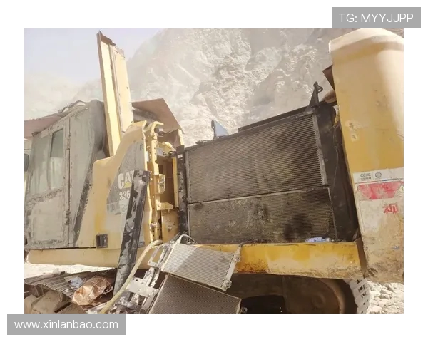 挖掘机散热器外部灰尘清理规范 挖掘机散热器外部灰尘清理规范